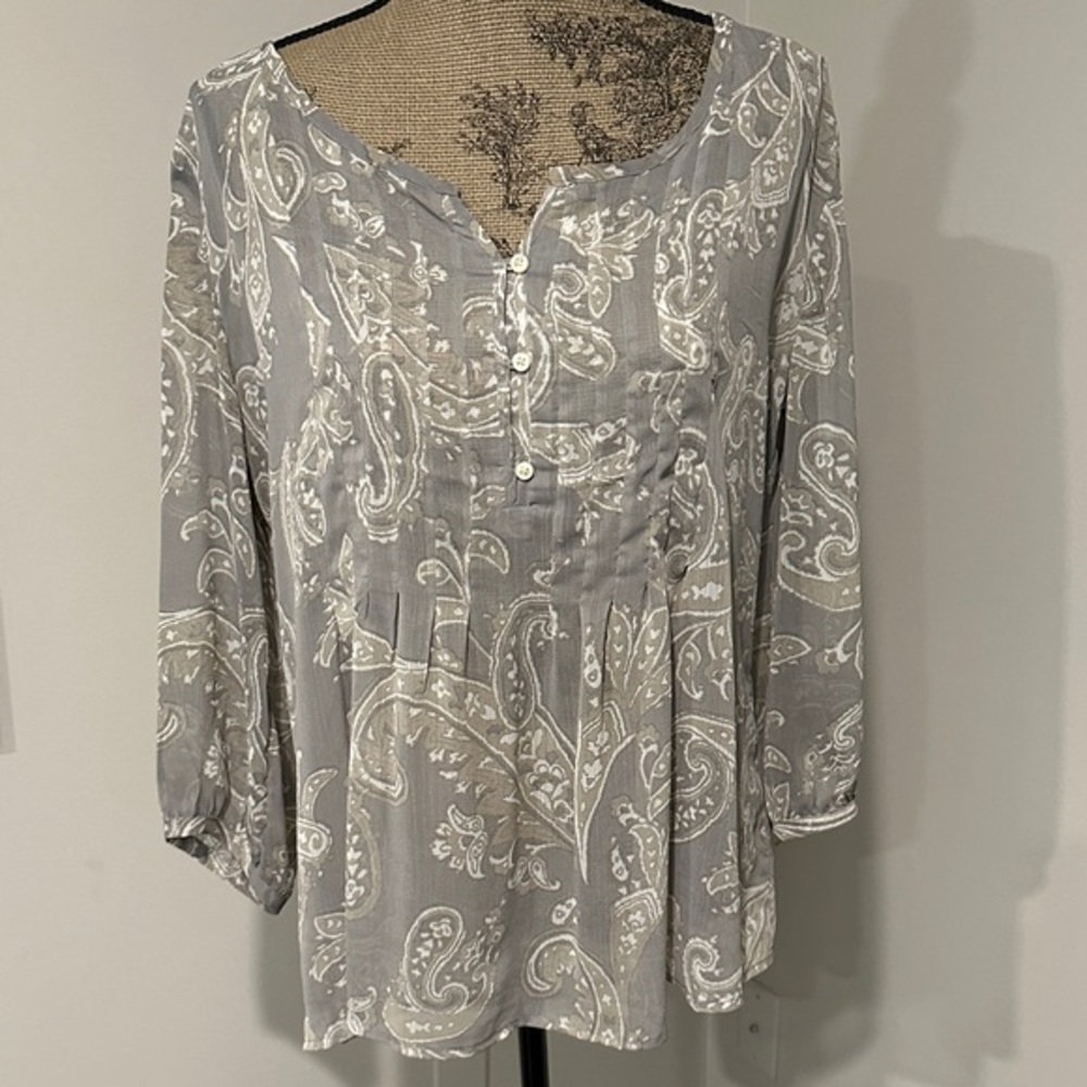 Old Navy Paisley Print Gray sheer baby doll Top size large